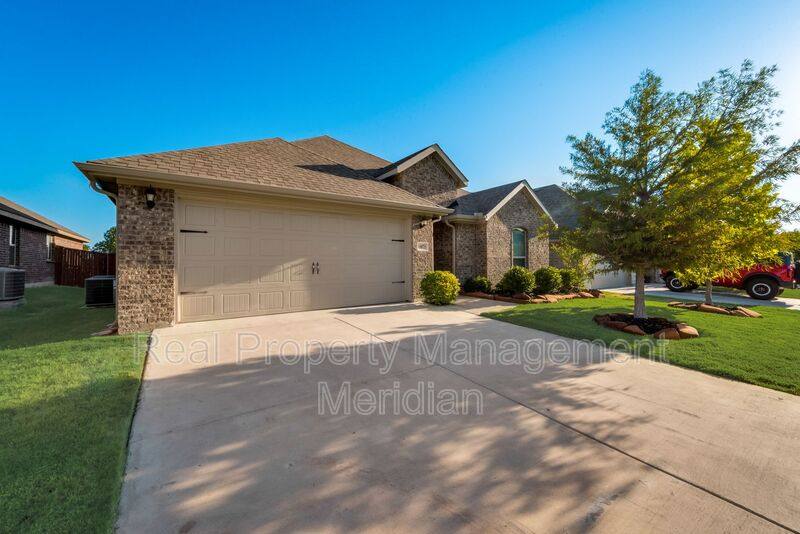 House for rent at 11873 Carlin Dr, Fort Worth, TX 76108