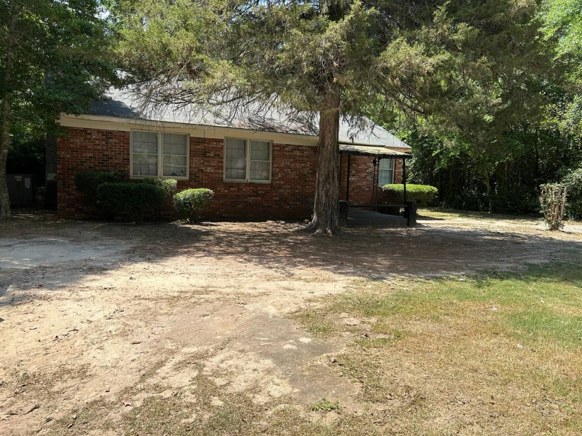House for rent at 927 S St, Albany, GA 31707
