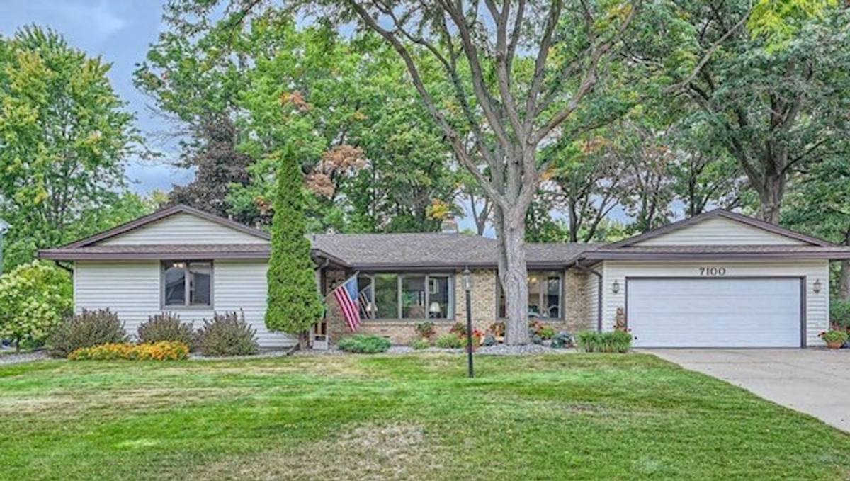 House for rent at 7100 Victoria Rd, Saint Paul, MN 55125