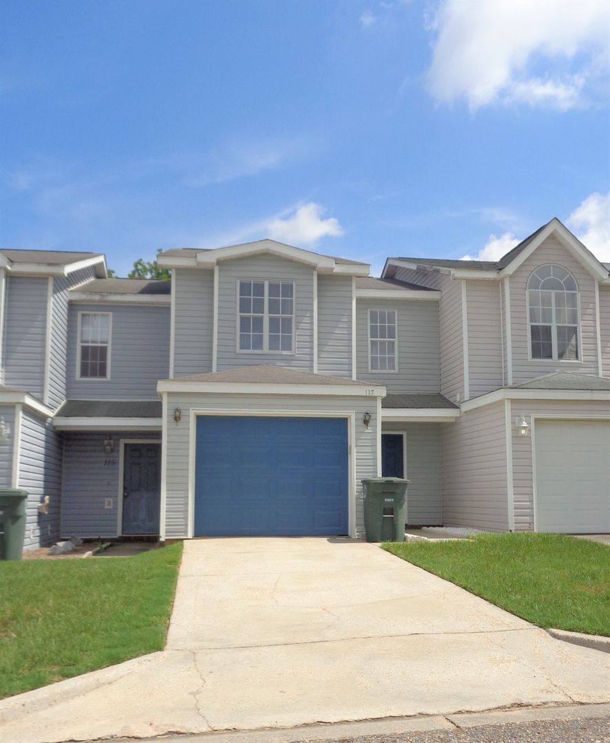 Townhouse for rent at 117 Palm Dr, Enterprise, AL 36330