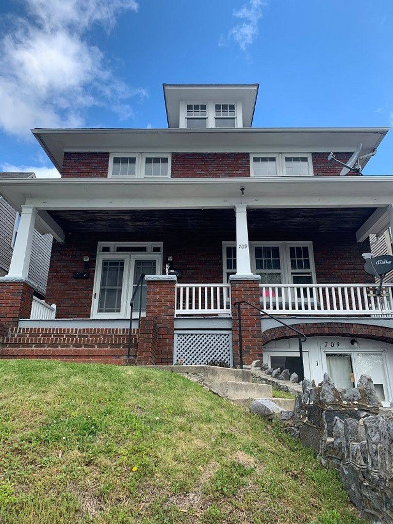 Apartment for rent at 709 Guilford Ave, Hagerstown, MD 21740