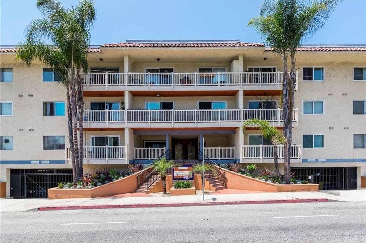 Condo for rent at 1707 Pacific Coast Highway, Hermosa Beach, CA 90254