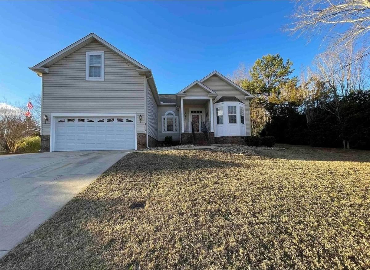 House for rent at 102 Poplar Springs Dr, Mauldin, SC 29662
