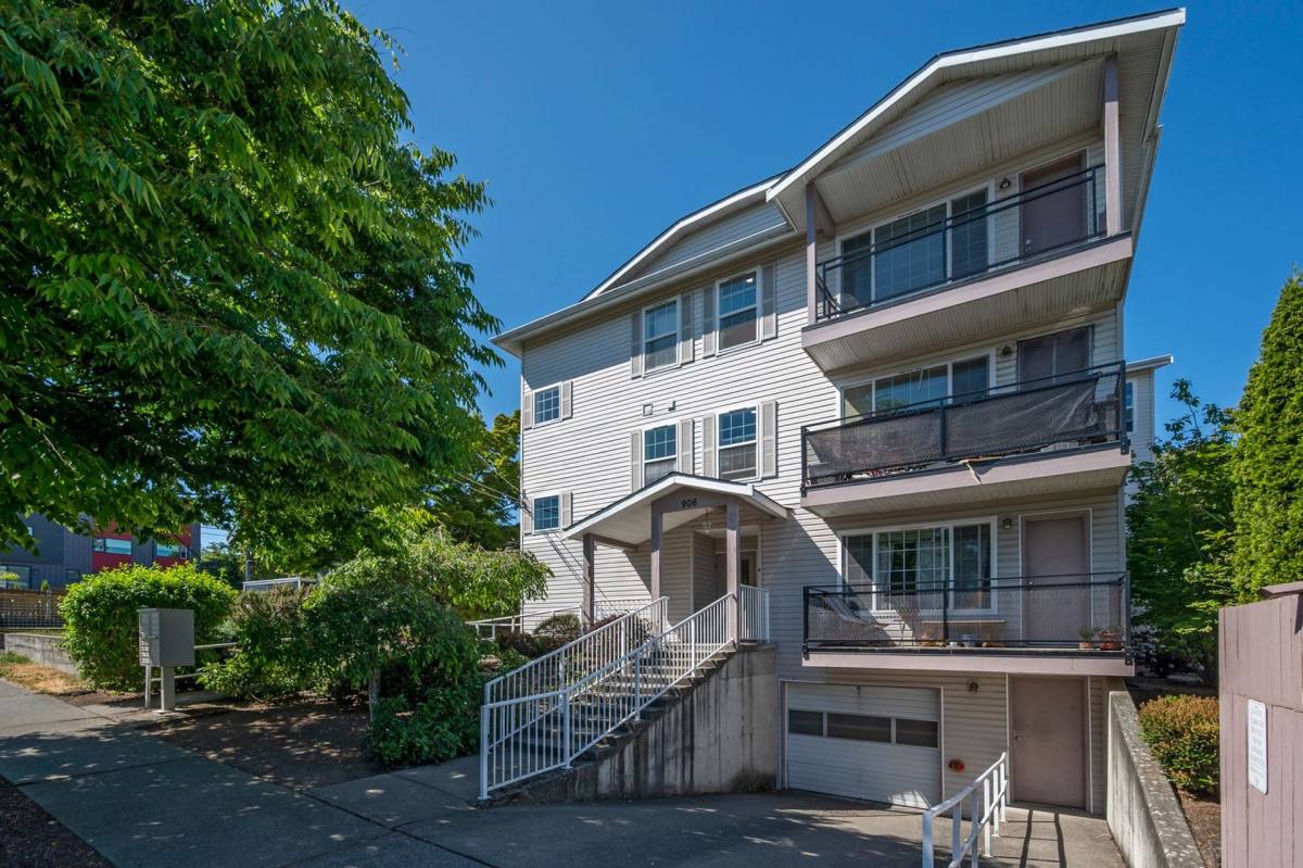 Apartment for rent at 906 N 96th St, Seattle, WA 98103