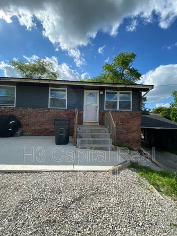 Apartment for rent at 17 N 44th St #B, Belleville, IL 62226