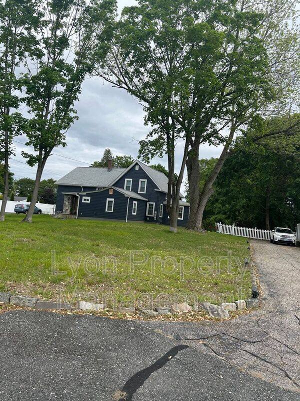 Apartment for rent at 58 Spooner Ave #2, Warwick, RI 02888