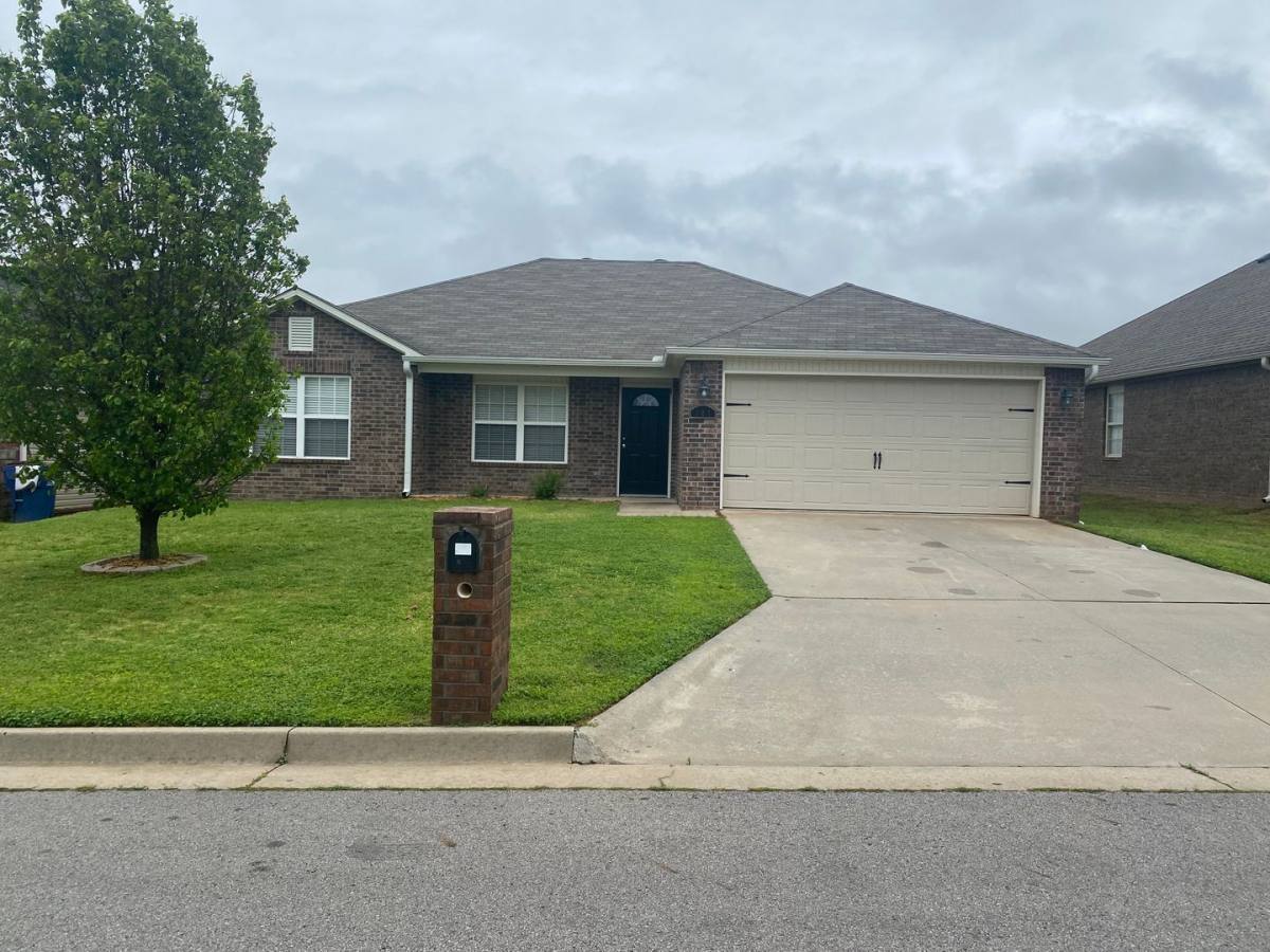 House for rent at 501 Ridge Point Dr, Fort Smith, AR 72908