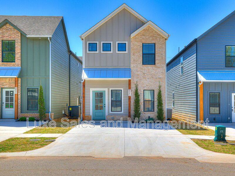 Townhouse for rent at 608 W 2nd St #110, Edmond, OK 73003
