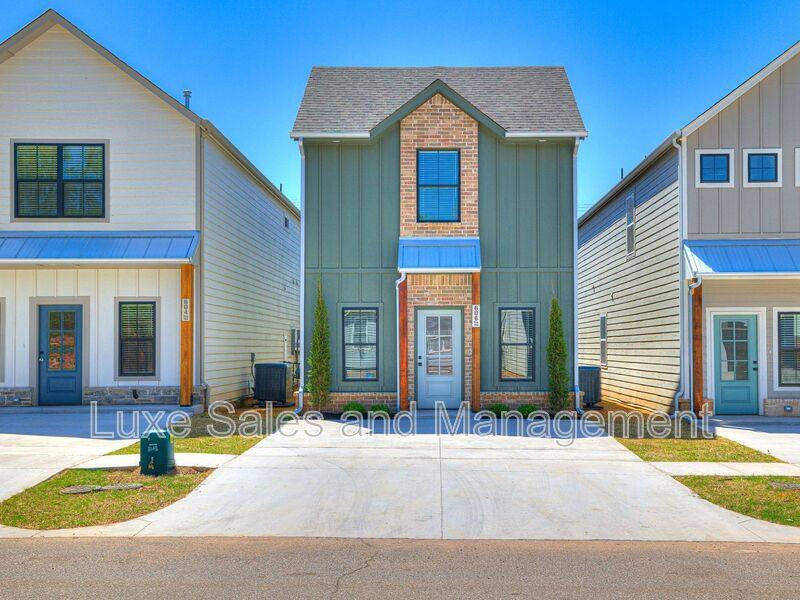 Townhouse for rent at 606 W 2nd St #110, Edmond, OK 73003