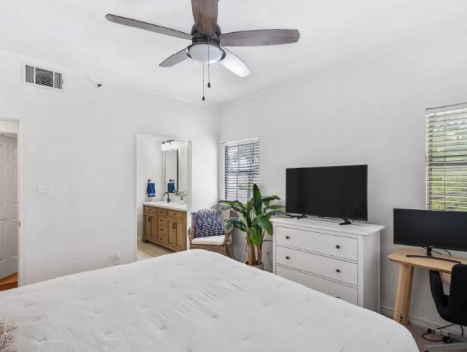 Apartment for rent at 1010 Allen St, Dallas, TX 75204