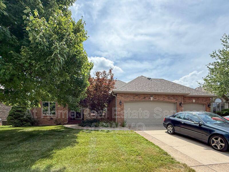 House for rent at 3316 S Hillsboro Ave, Springfield, MO 65804