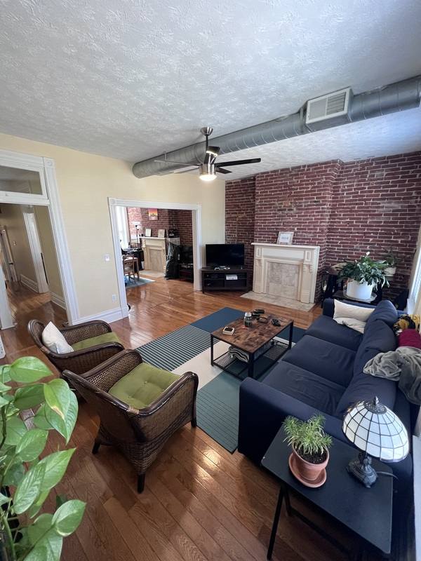 Apartment for rent at 3714 Penn Ave #2, Pittsburgh, PA 15201