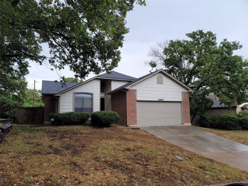 House for rent at 3803 Brookfield Dr, Arlington, TX 76001