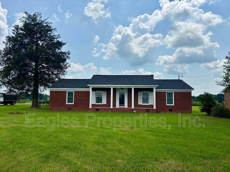 House for rent at 4983 Washington St, La Grange, NC 28551