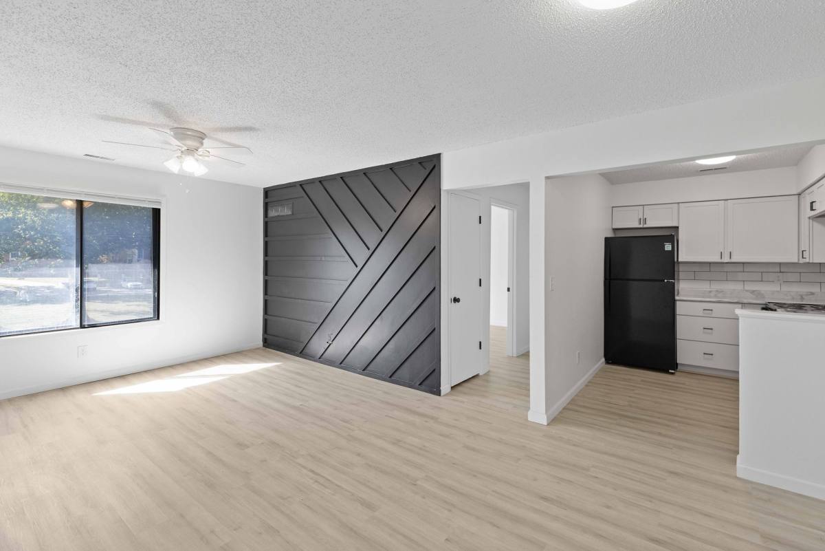 Apartment for rent at 3000-3120 Douglas Ave, Des Moines, IA 50310