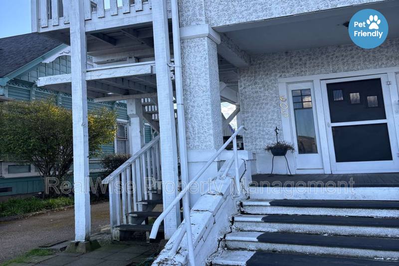 Apartment for rent at 605 SE Mosher Ave #1, Roseburg, OR 97470