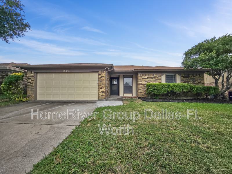 House for rent at 6636 Valley View Dr, Fort Worth, TX 76148