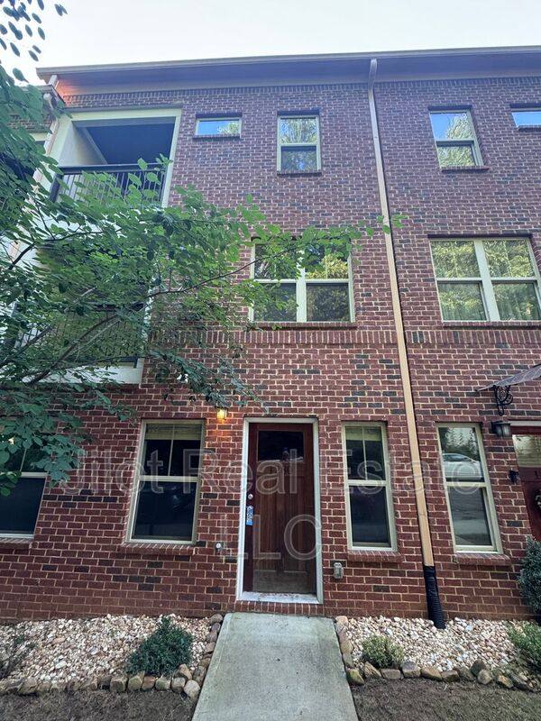 House for rent at 1280 Dahlgren Lane SE, Atlanta, GA 30316
