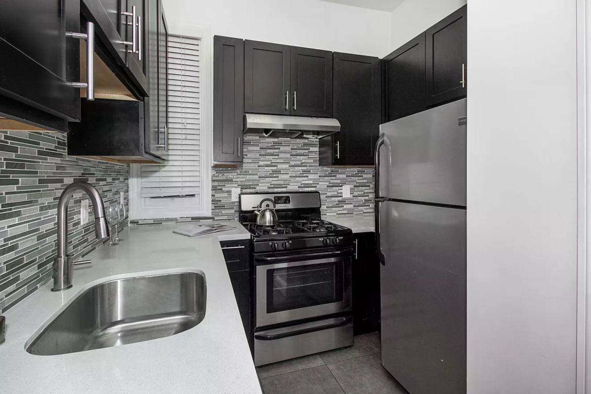 Apartment for rent at 1560 Sacramento St, San Francisco, CA 94109
