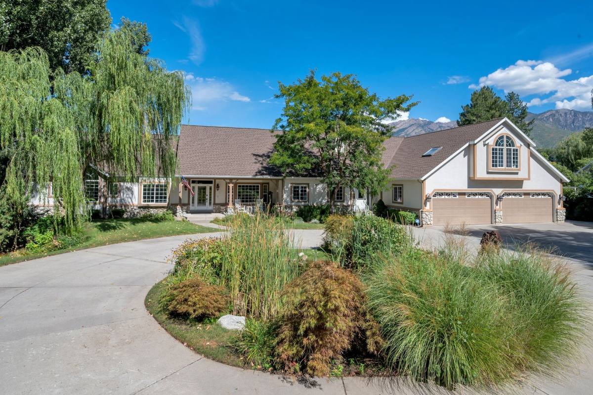 House for rent at 2385 E Creek Rd, Sandy, UT 84093