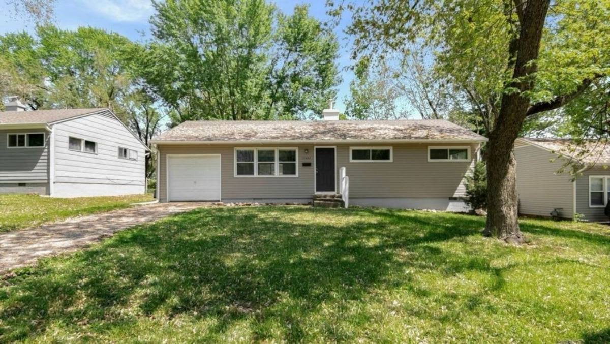 House for rent at 11427 Richmond Ave, Kansas City, MO 64134