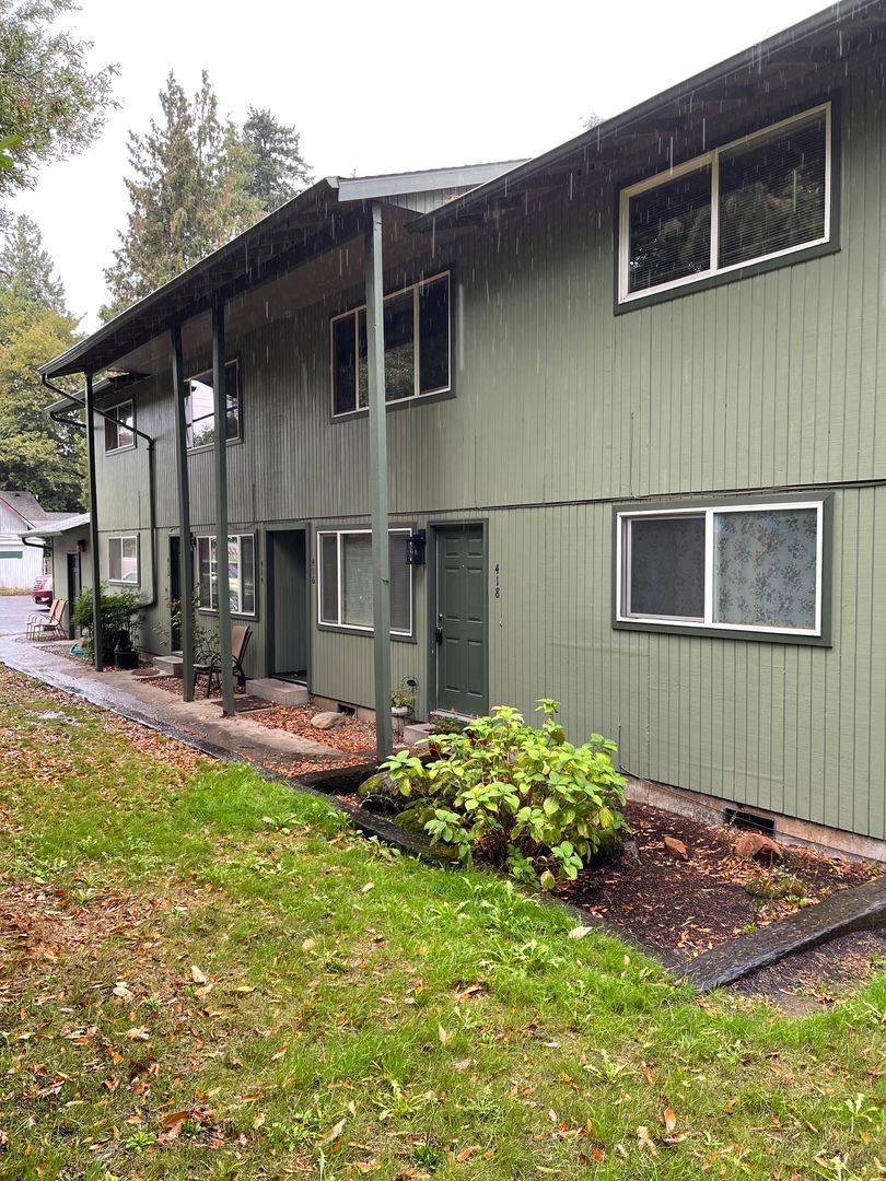 Apartment for rent at 15412-15418 SE Stark St, Portland, OR 97233