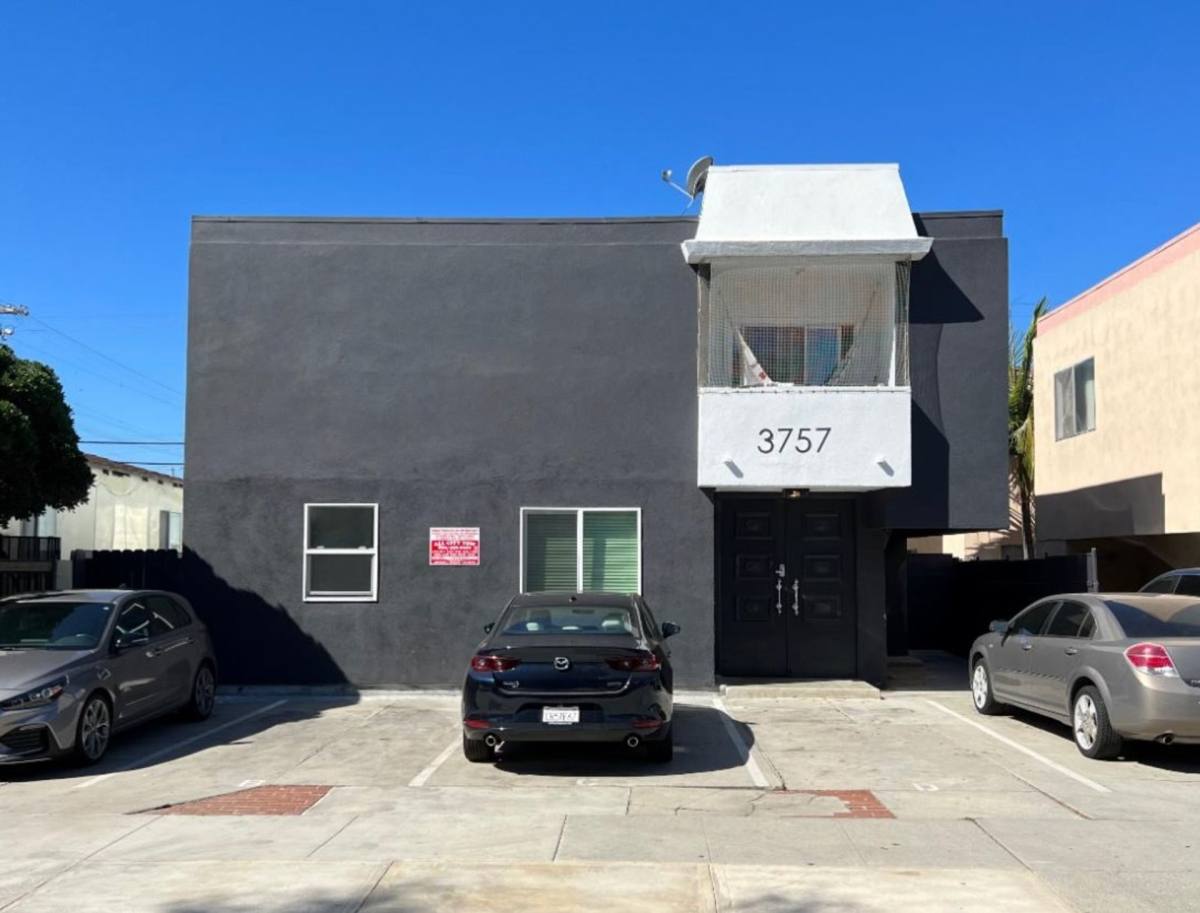 Apartment for rent at 3757 S Veteran Ave, Los Angeles, CA 90034
