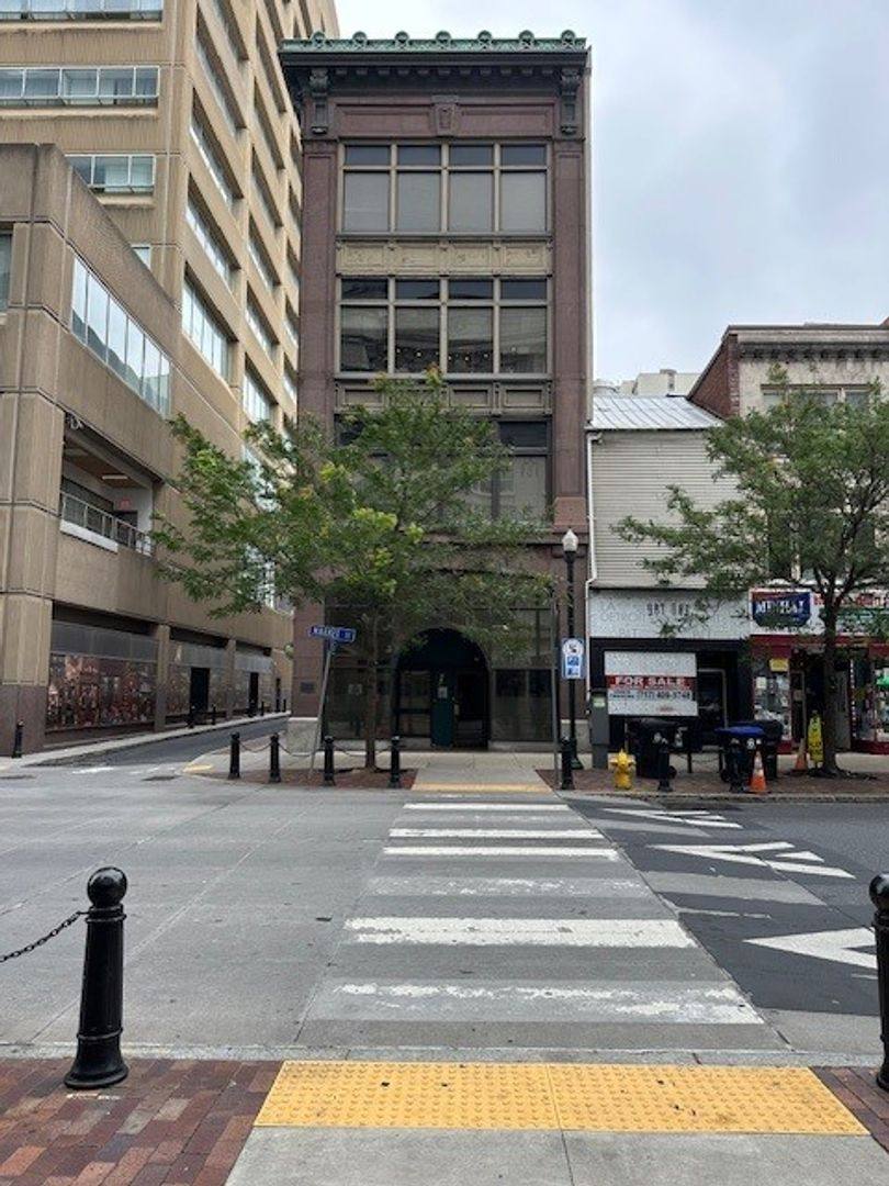 Apartment for rent at 319 Market St #204, Harrisburg, PA 17101