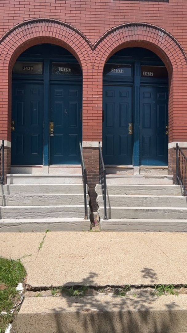 Apartment for rent at 3437-3439 Dunnica Ave, Saint Louis, MO 63118