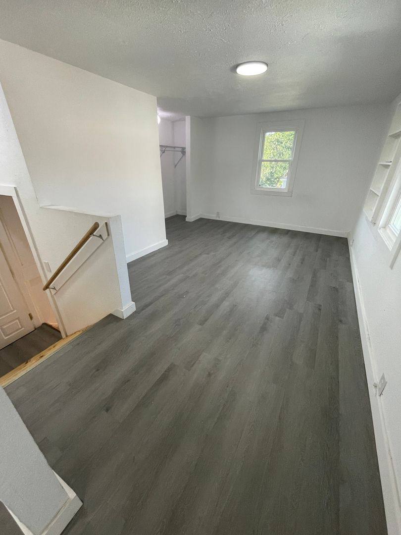 Apartment for rent at 944 W Central Ave, Springfield, MO 65802