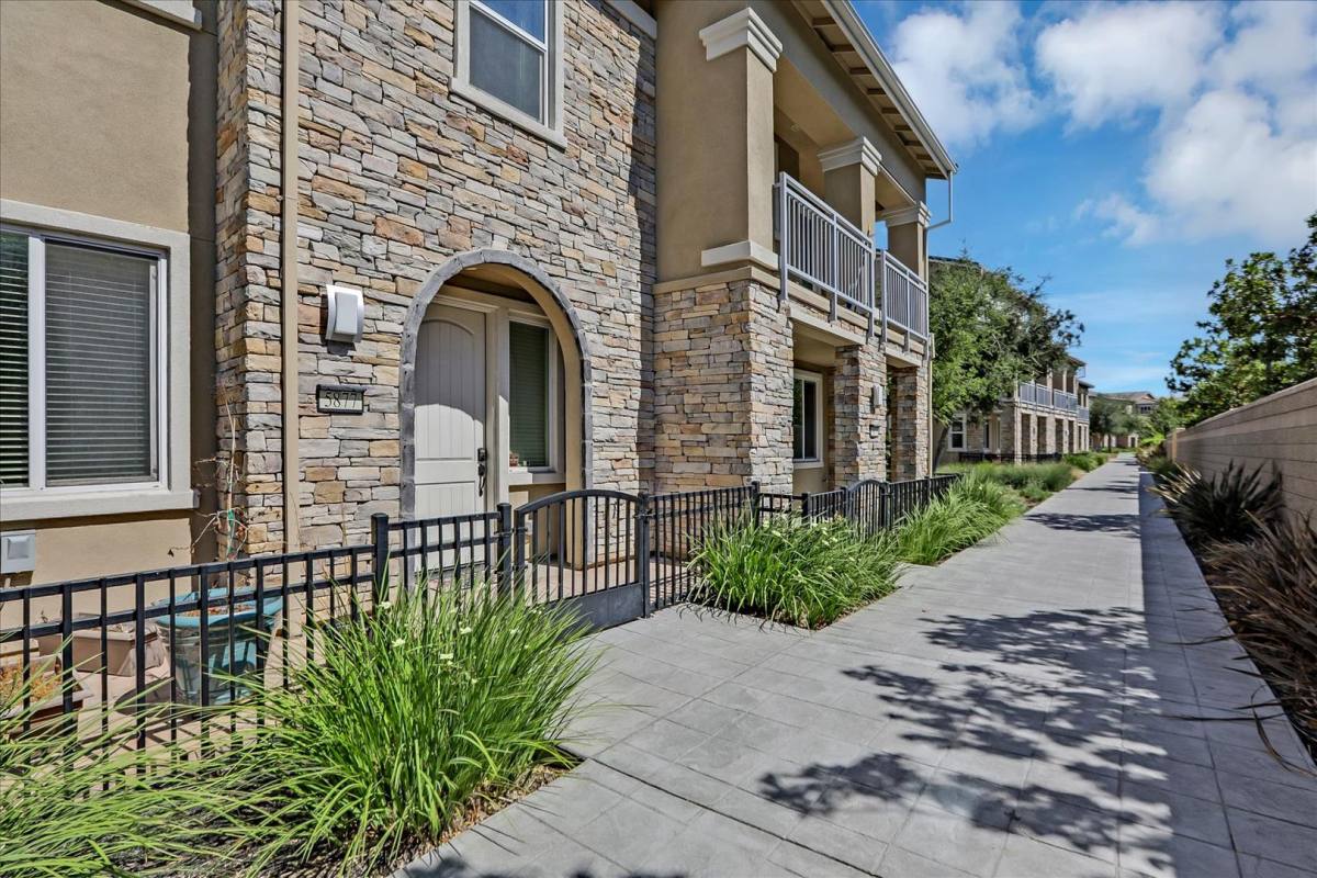 Townhouse for rent at 5877 Blue Topaz Court, San Jose, CA 95123