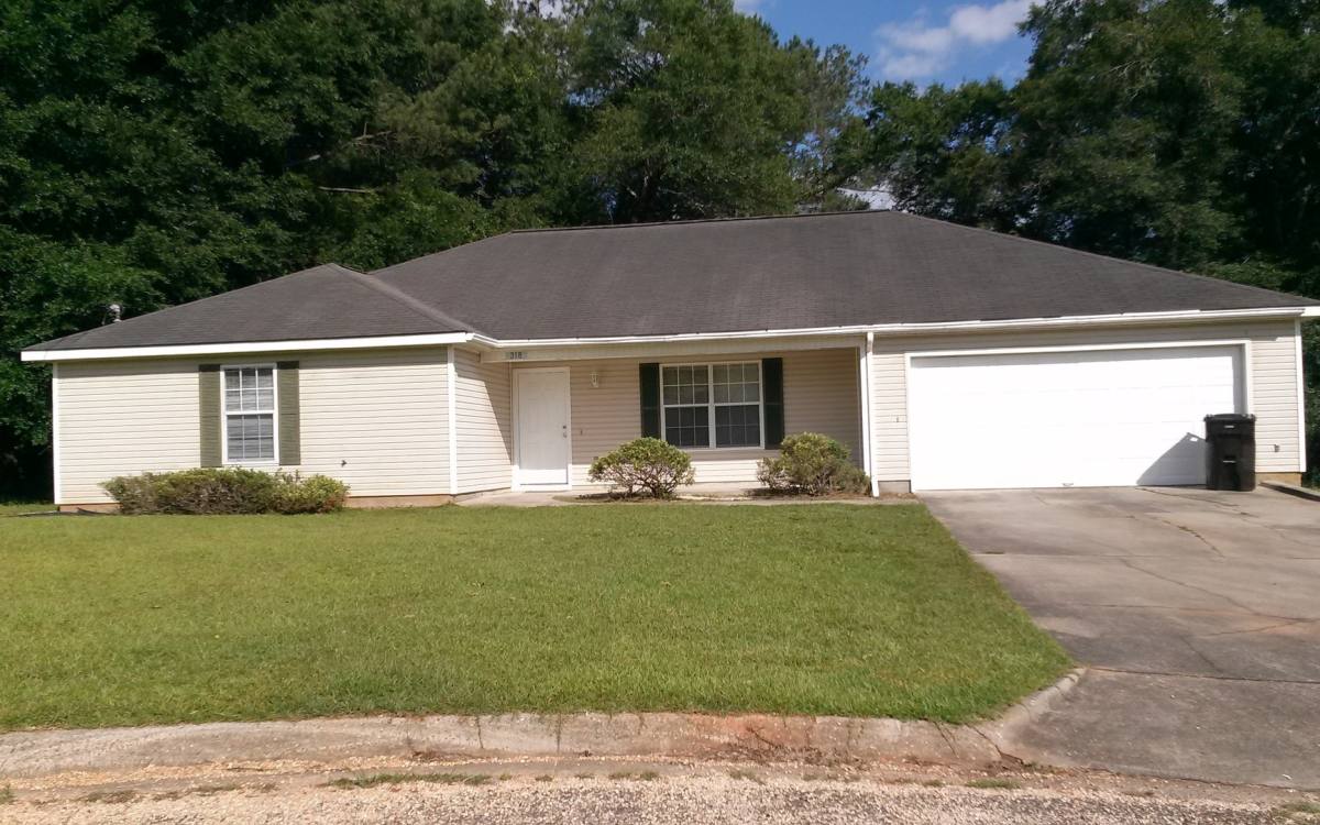 House for rent at 318 Lakeside Dr, Enterprise, AL 36330