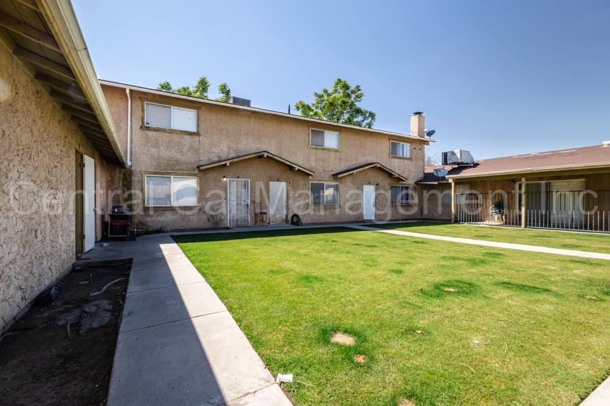 Apartment for rent at 4301 Parkwood Court, Bakersfield, CA 93309