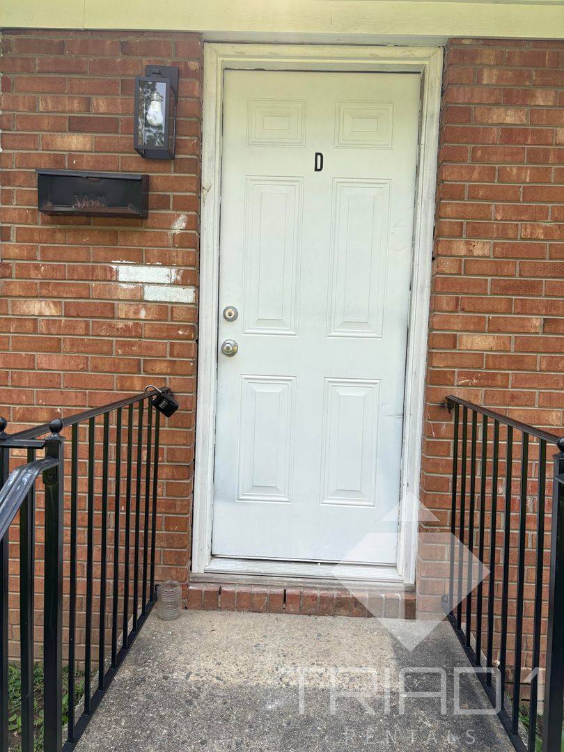 Apartment for rent at 803 Oak St, Greensboro, NC 27403