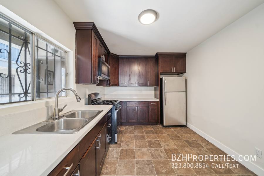 Apartment for rent at 5384 Romaine St #1, Los Angeles, CA 90029