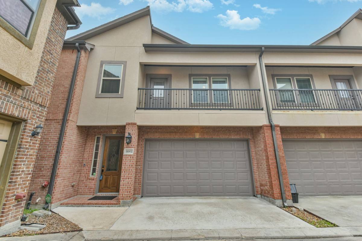 Townhouse for rent at 11002 Upland Forest Dr, Houston, TX 77043