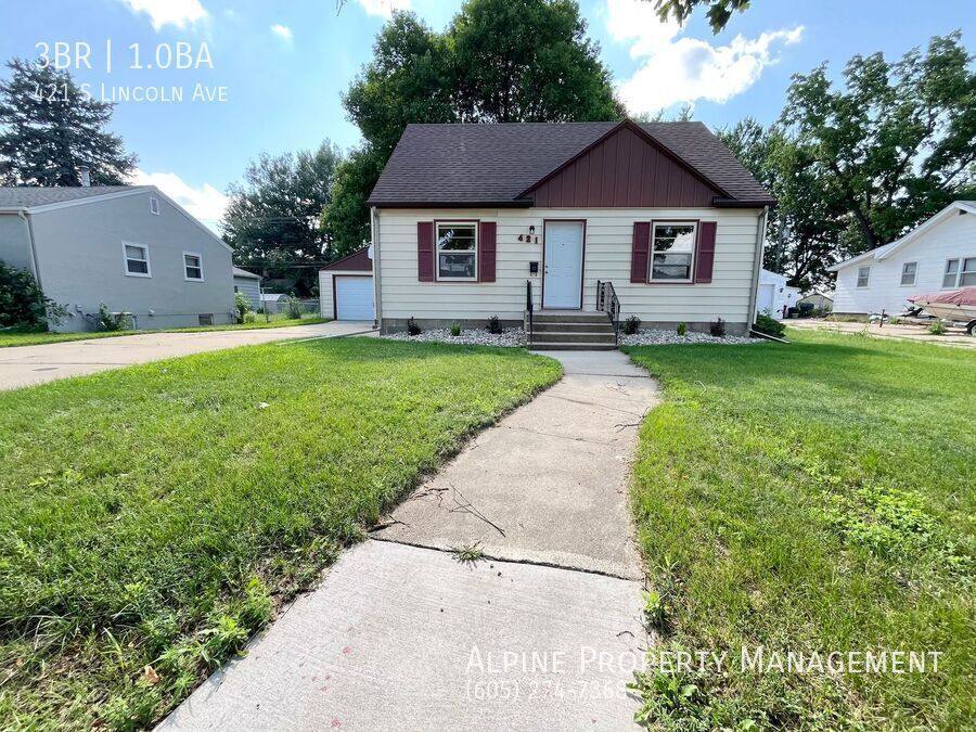 House for rent at 421 S Lincoln Ave, Sioux Falls, SD 57104