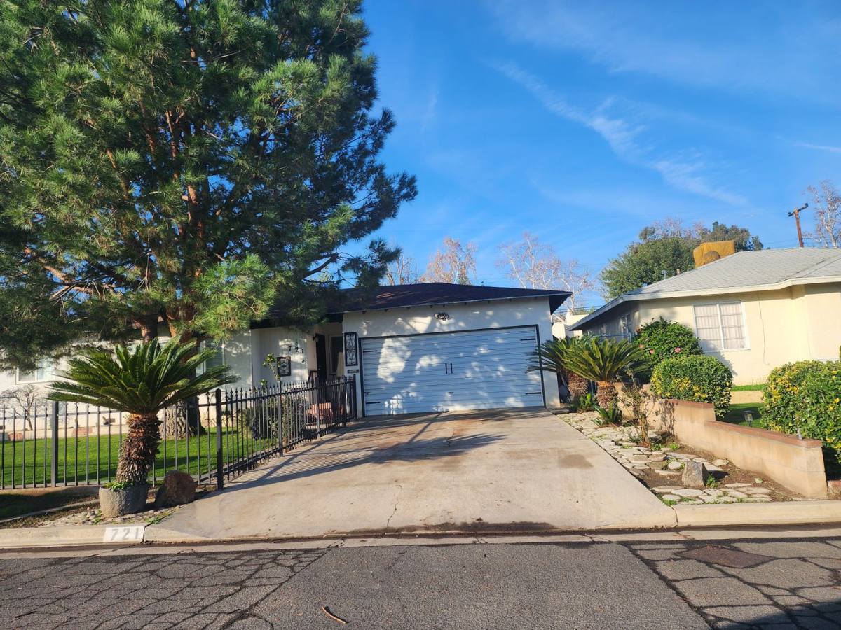 House for rent at 721 Fiorito St, Bakersfield, CA 93309