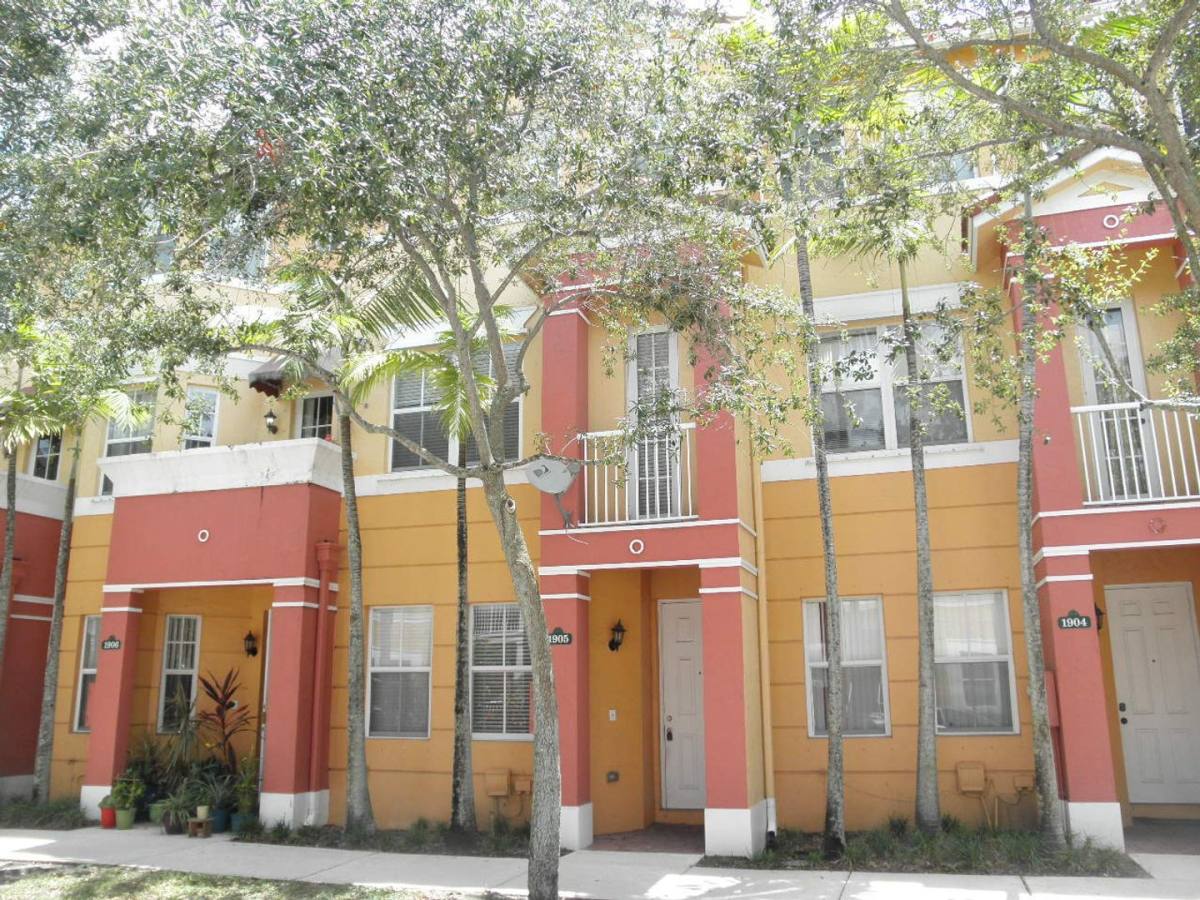 Townhouse for rent at 1905 Shoma Dr, Wellington, FL 33414