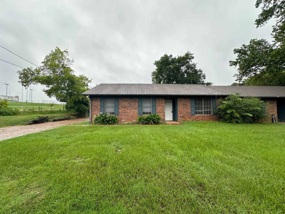 Apartment for rent at 201 Barbara St, Whitehouse, TX 75791