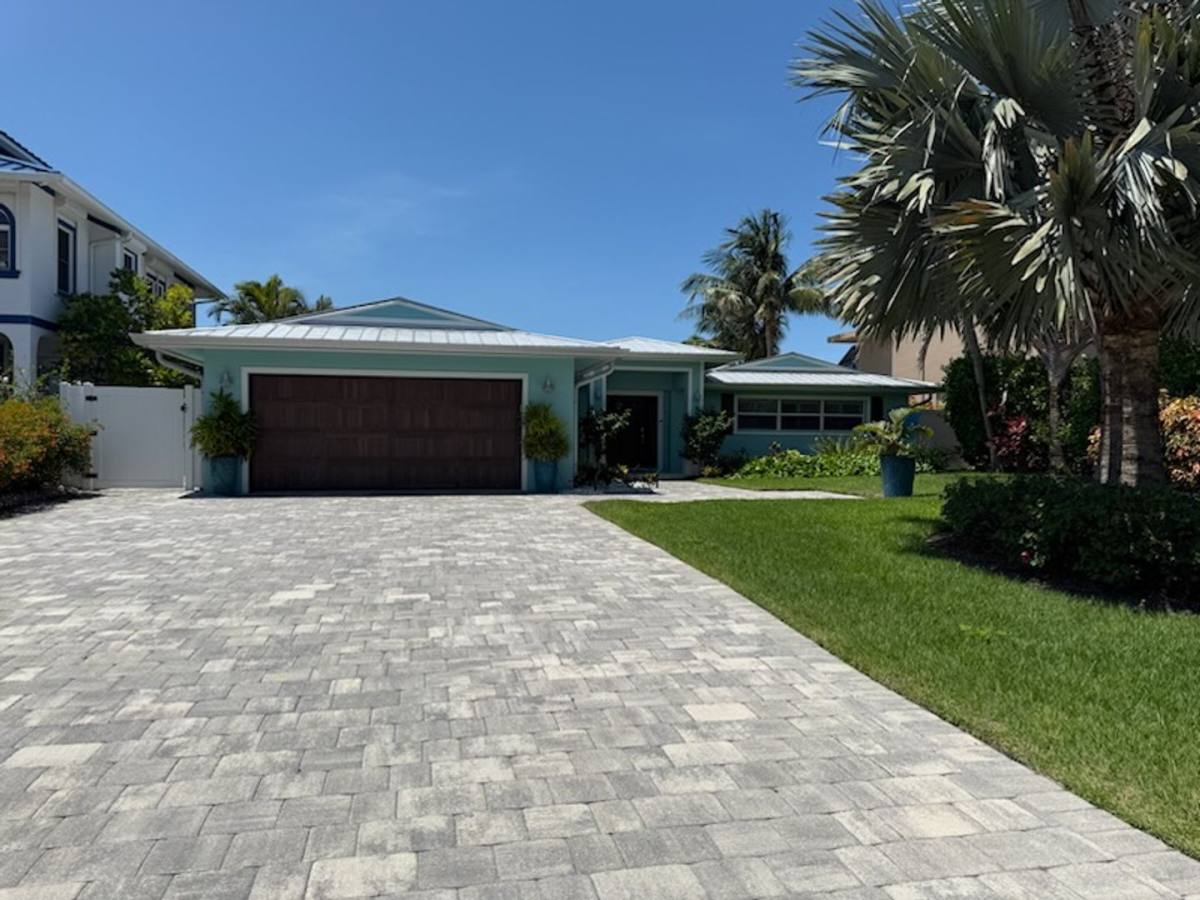 House for rent at 24 E Pelican St, Naples, FL 34113
