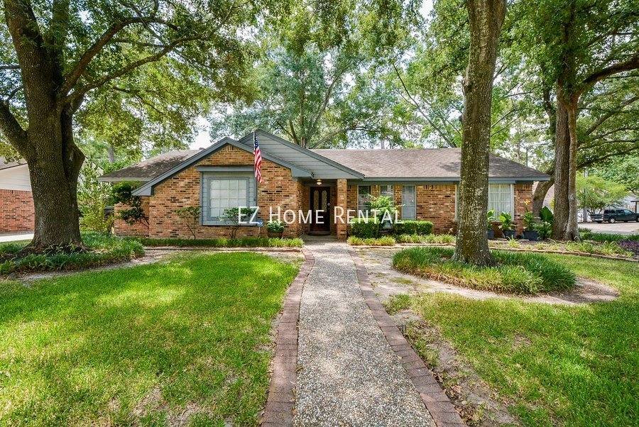 House for rent at 5827 Lodge Creek Dr, Houston, TX 77066