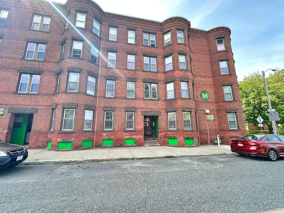 Apartment for rent at 194-196 Lyman St 53-57 Chestnut, Holyoke, MA 01040