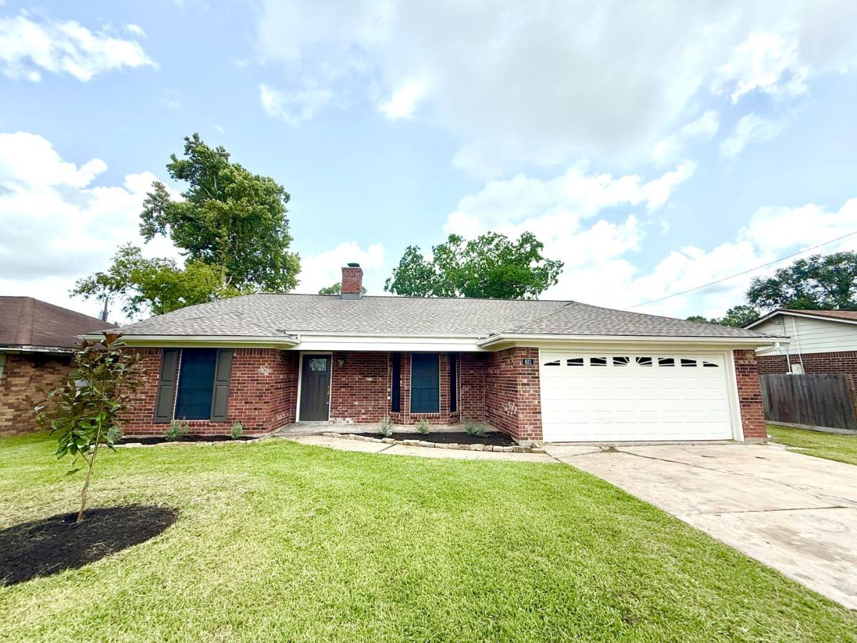 Apartment for rent at 621 E Murray St, Angleton, TX 77515