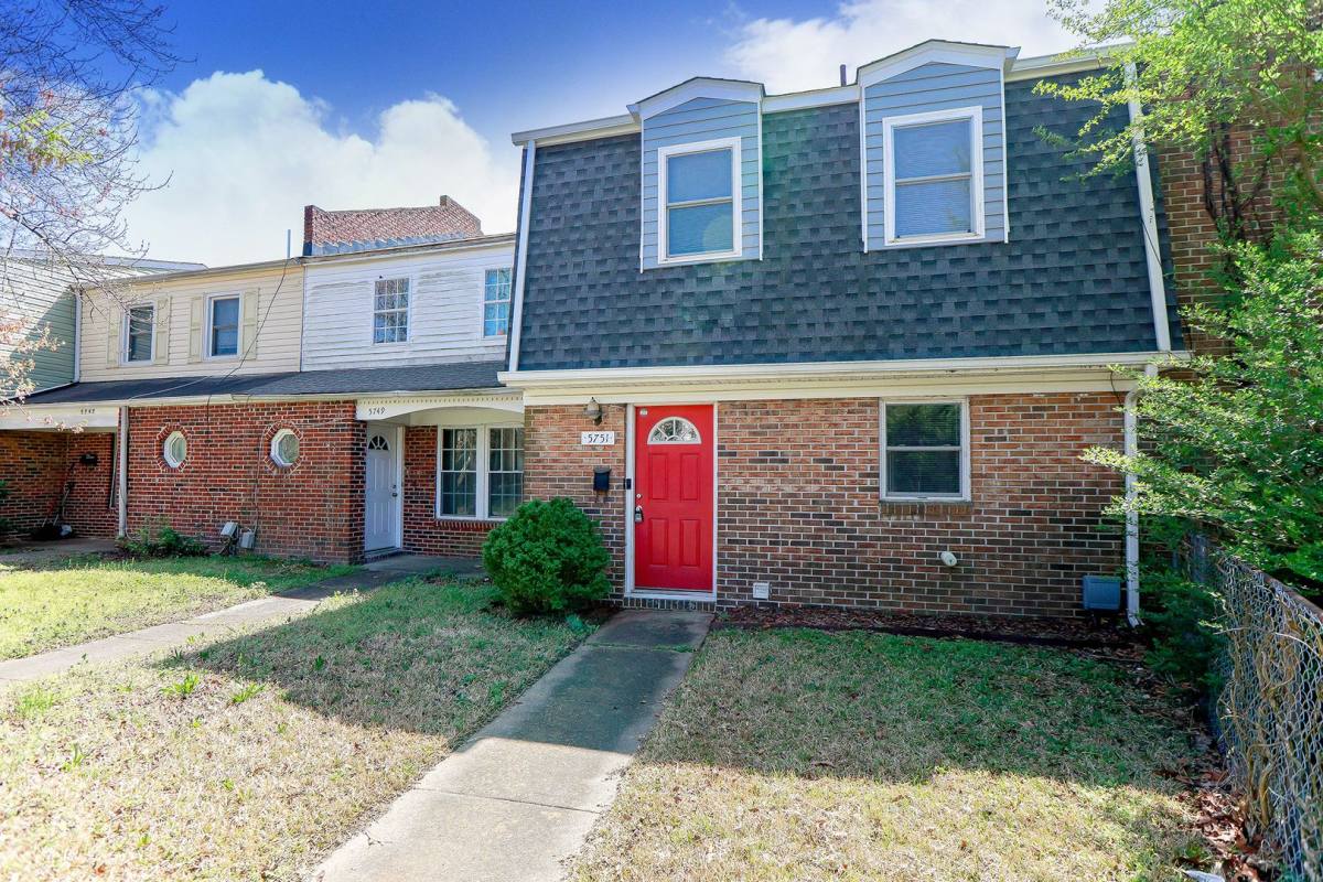 Townhouse for rent at 5751 W Hastings Arch, Virginia Beach, VA 23462
