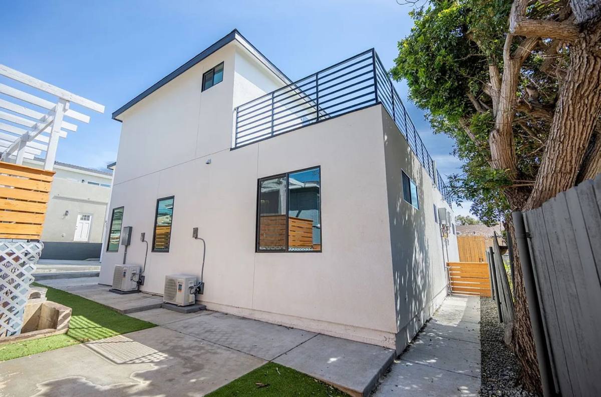 Apartment for rent at 6753-59 N Elman St, San Diego, CA 92111