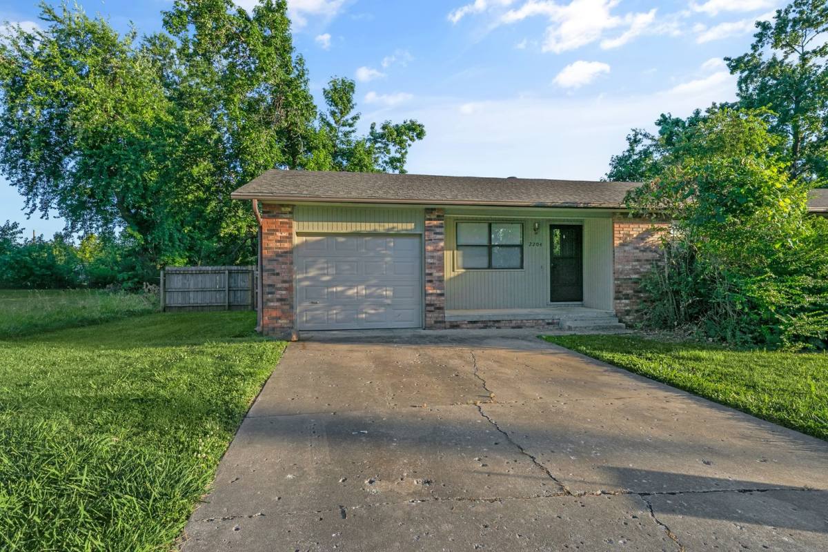 House for rent at 2204 Douglas St, Bentonville, AR 72712
