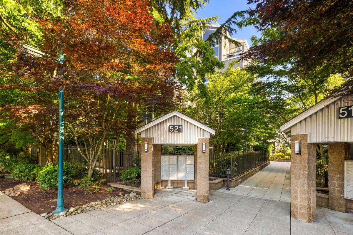 Apartment for rent at 521 7th Ave #406, Kirkland, WA 98033
