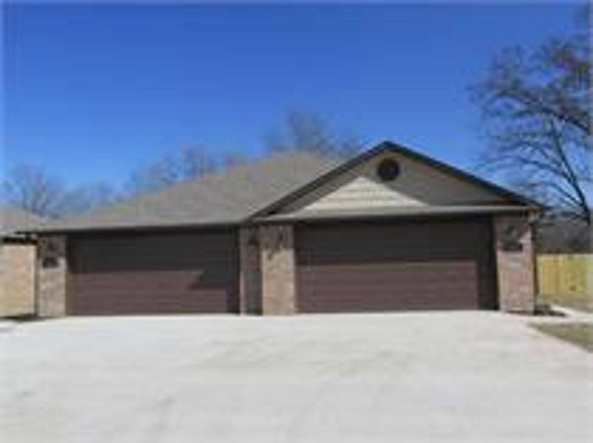 Apartment for rent at 1144 Springhill Rd, Barling, AR 72923