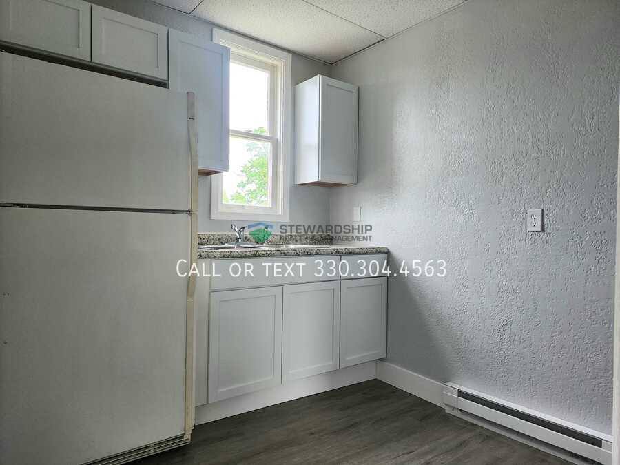 Apartment for rent at 1103 Walnut Ave NE #6, Canton, OH 44704